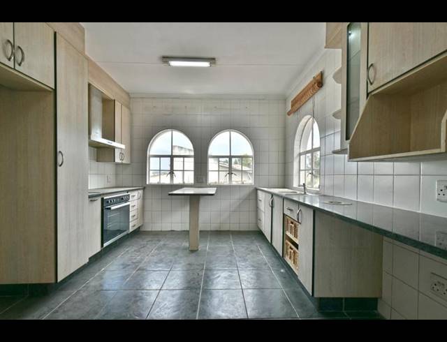 5 BEDROOM HOUSE FOR SALE IN OAKDENE